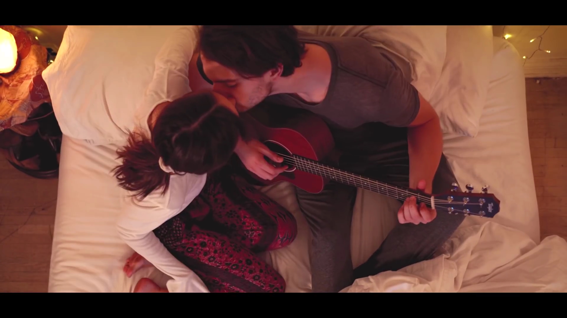 VampireDiariesWorld-dot-MeliseTryingToSleep0104.jpg