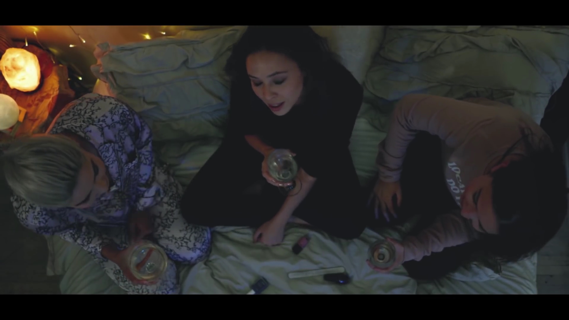 VampireDiariesWorld-dot-MeliseTryingToSleep0249.jpg