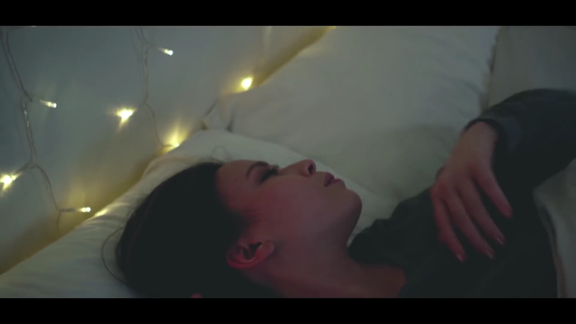 VampireDiariesWorld-dot-MeliseTryingToSleep0280.jpg VampireDiariesWorld-dot-MeliseTryingToSleep0280.jpg