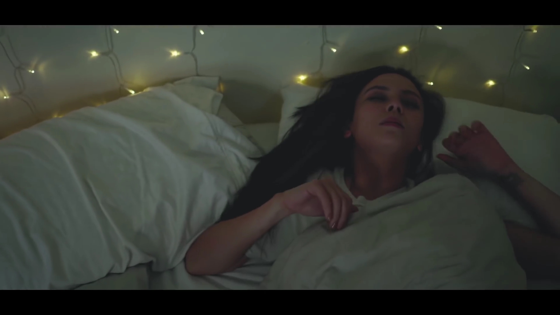 VampireDiariesWorld-dot-MeliseTryingToSleep0328.jpg VampireDiariesWorld-dot-MeliseTryingToSleep0328.jpg