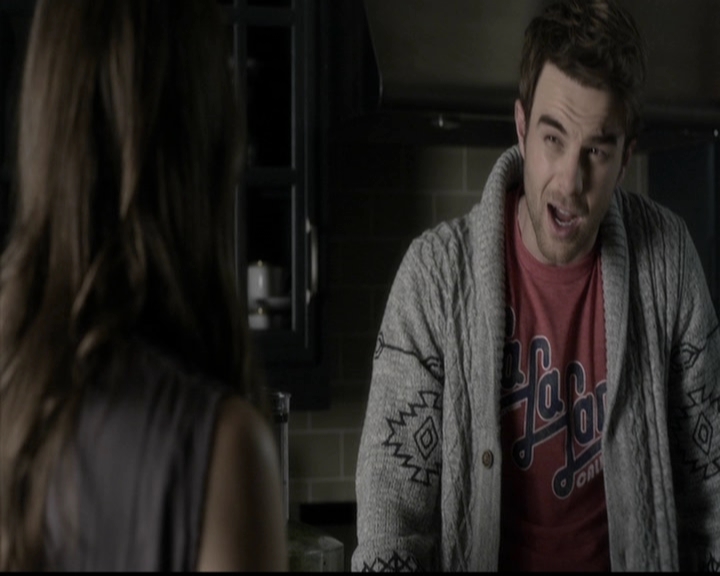 LucyHale-dot-nl_PrettyLittleLiars-4x22CoverForMe0900.jpg