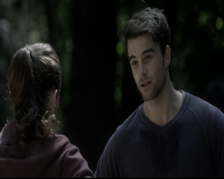 LucyHale-dot-nl_PrettyLittleLiars-4x22CoverForMe1392.jpg