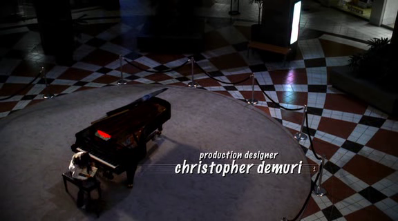 vampirediariesworld-dot-org_AmericanMall00067.png