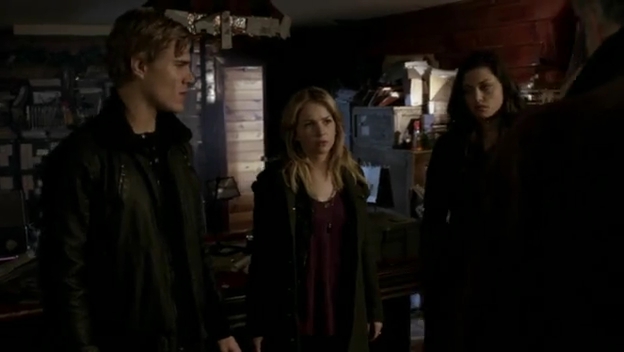 VampireDiariesWorld-dot-org_TheSecretCircle-S01E19-0701.jpg