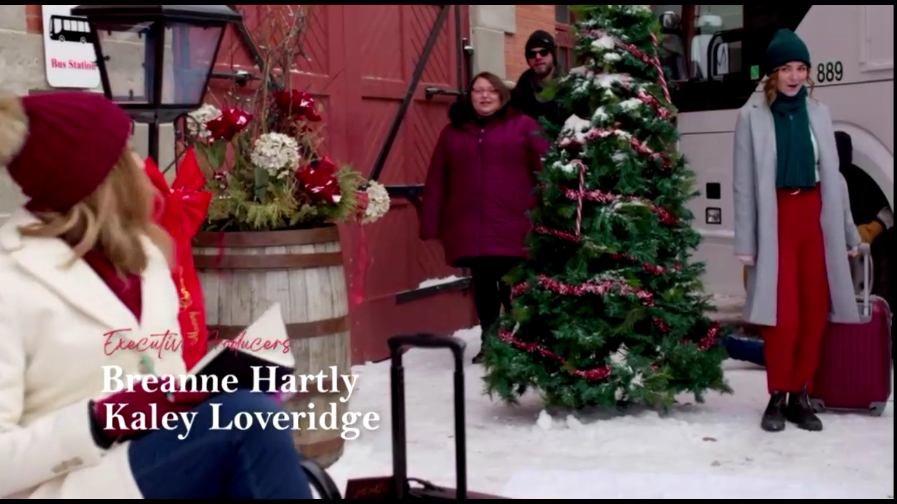 VampireDiariesWorld-CoupledUpForChristmas0115.jpg