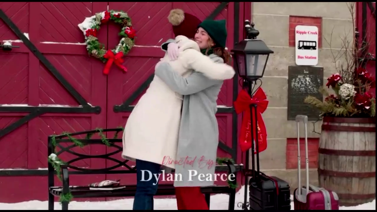 VampireDiariesWorld-CoupledUpForChristmas0120.jpg