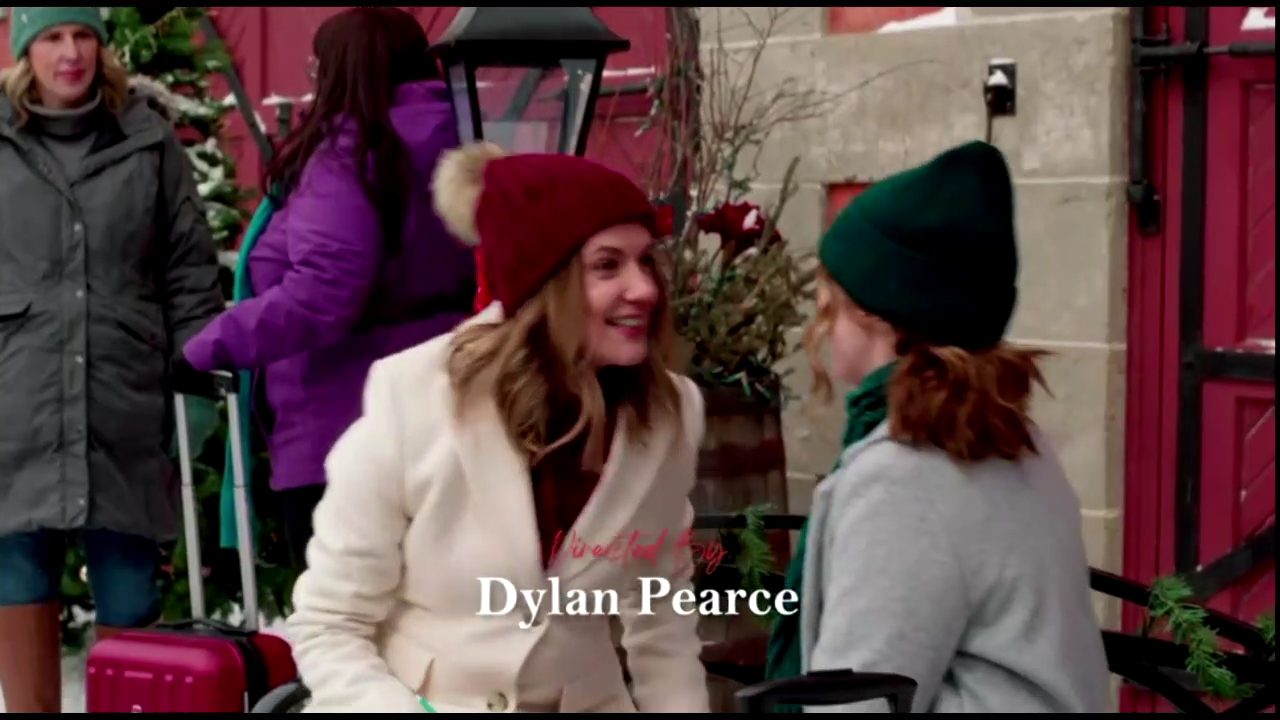 VampireDiariesWorld-CoupledUpForChristmas0123.jpg