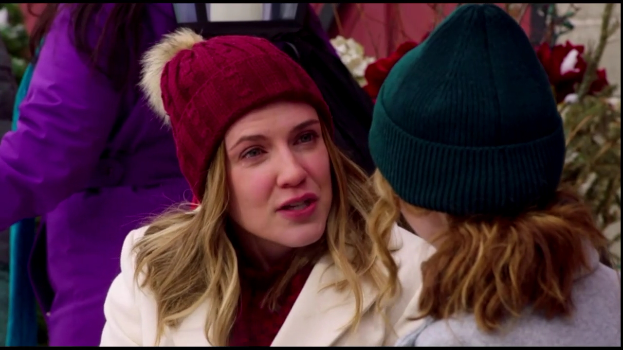 VampireDiariesWorld-CoupledUpForChristmas0171.jpg