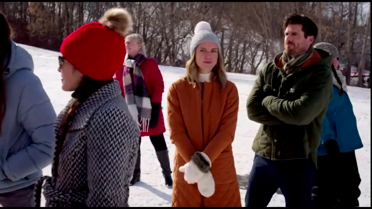VampireDiariesWorld-CoupledUpForChristmas0920.jpg