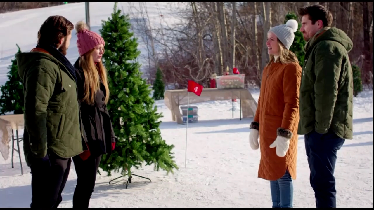 VampireDiariesWorld-CoupledUpForChristmas0966.jpg