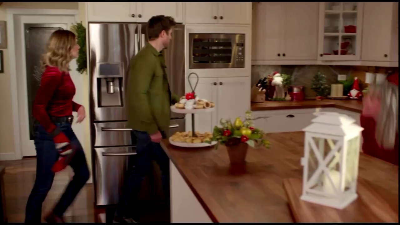 VampireDiariesWorld-CoupledUpForChristmas2674.jpg