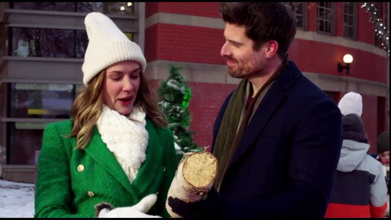 VampireDiariesWorld-CoupledUpForChristmas3275.jpg