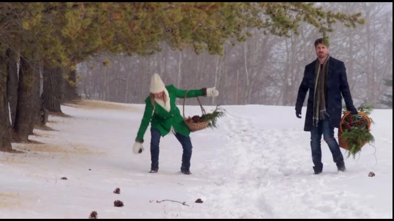 VampireDiariesWorld-CoupledUpForChristmas3427.jpg