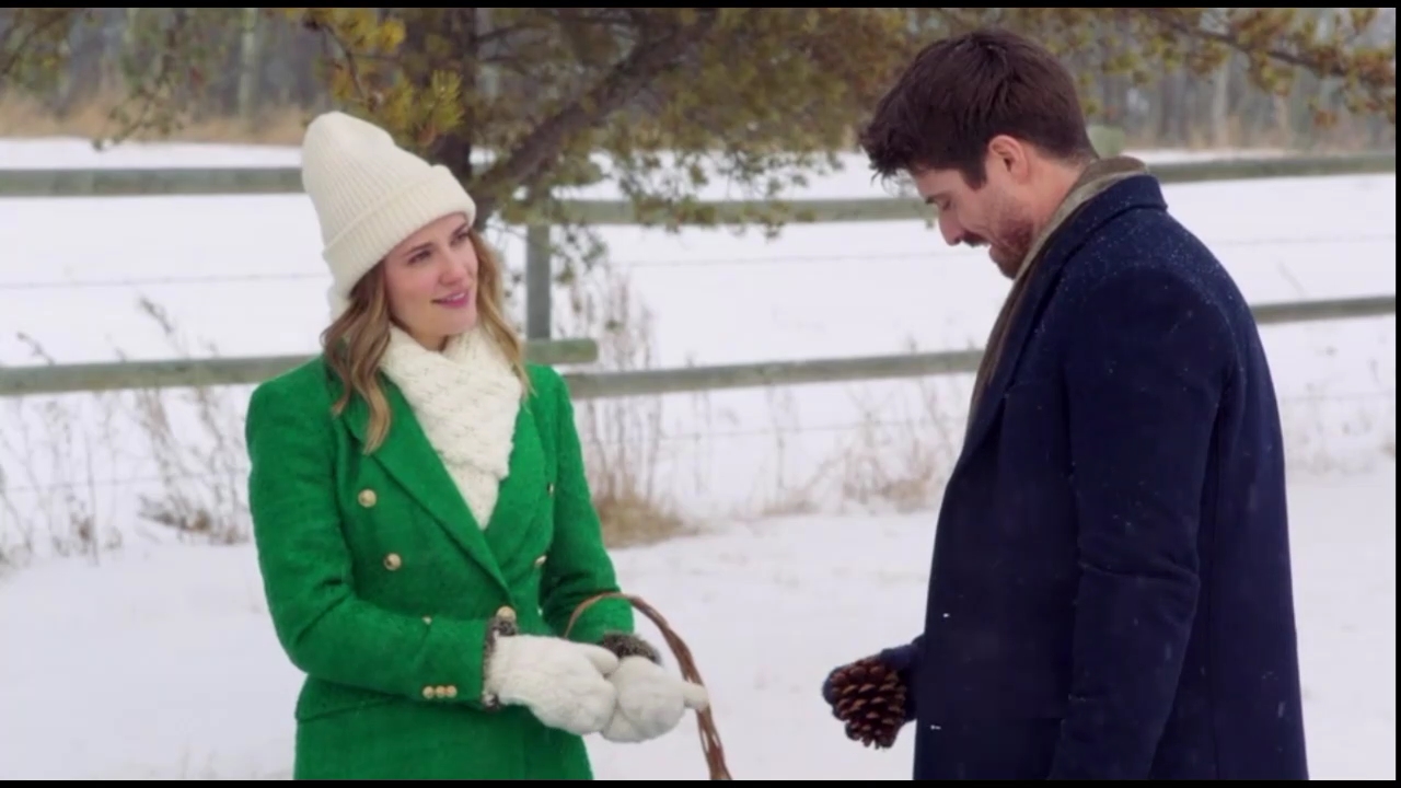 VampireDiariesWorld-CoupledUpForChristmas3517.jpg