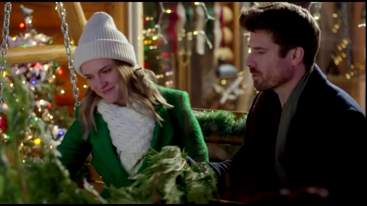 VampireDiariesWorld-CoupledUpForChristmas3668.jpg