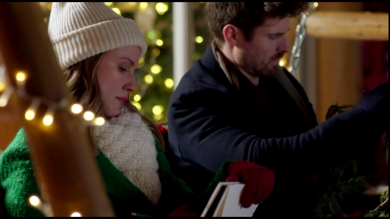 VampireDiariesWorld-CoupledUpForChristmas3703.jpg