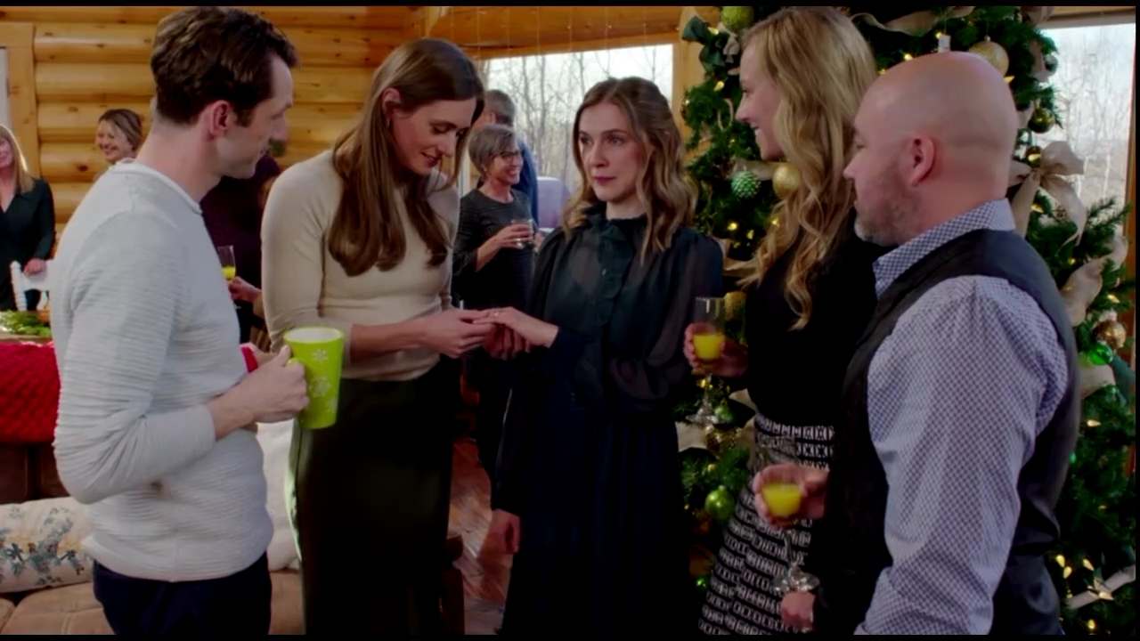 VampireDiariesWorld-CoupledUpForChristmas4060.jpg