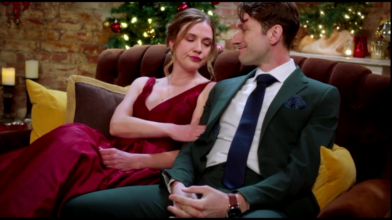 VampireDiariesWorld-CoupledUpForChristmas4768.jpg