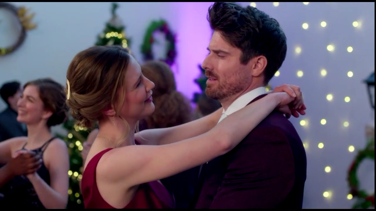 VampireDiariesWorld-CoupledUpForChristmas5013.jpg