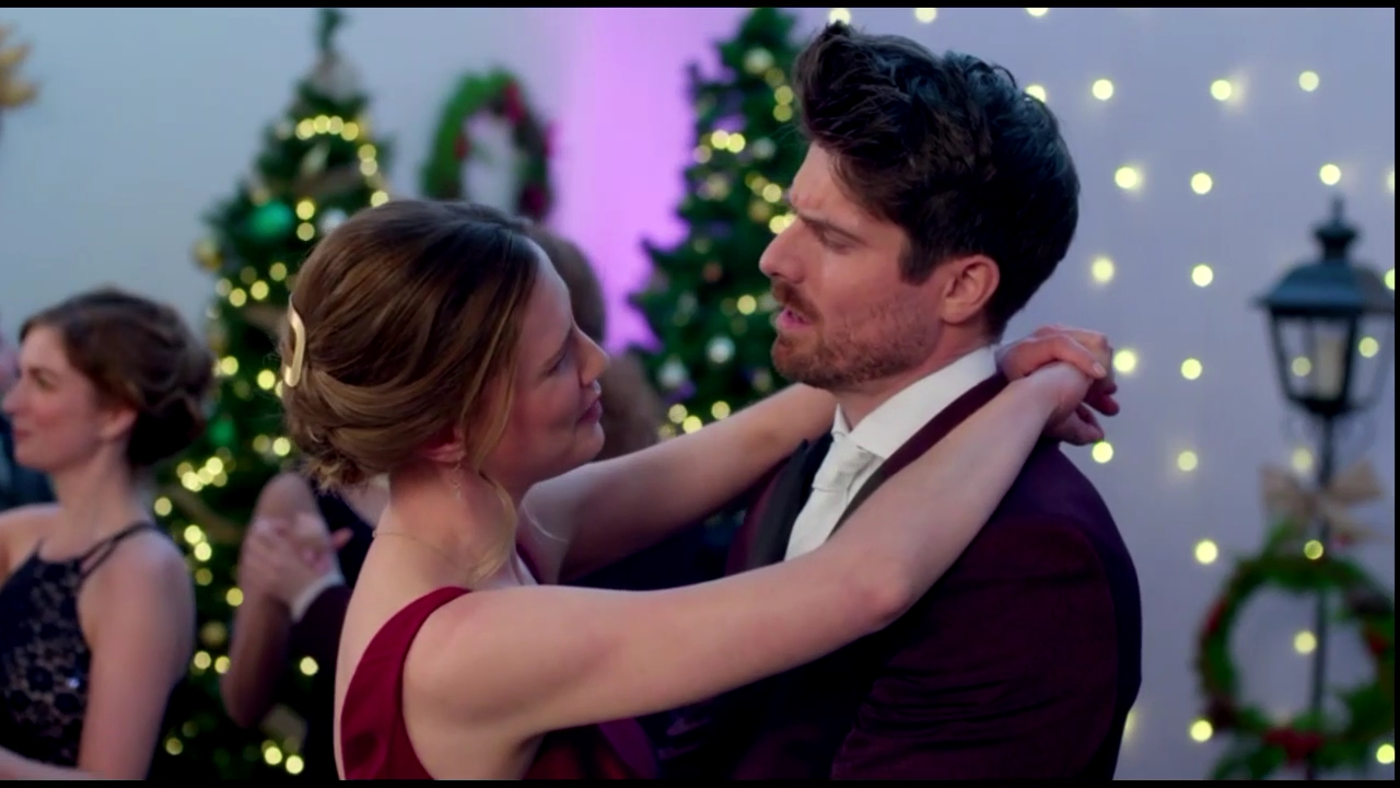 VampireDiariesWorld-CoupledUpForChristmas5015.jpg