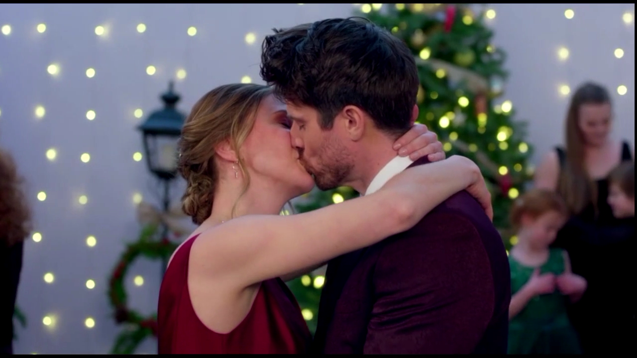 VampireDiariesWorld-CoupledUpForChristmas5032.jpg