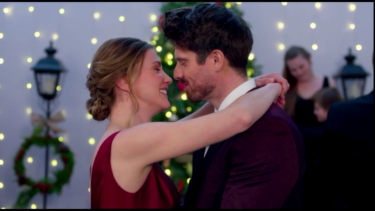 VampireDiariesWorld-CoupledUpForChristmas5035.jpg