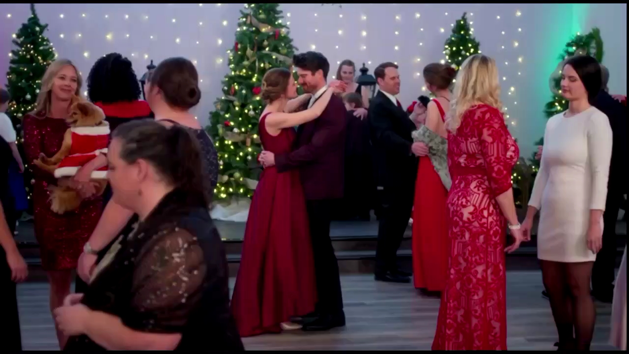 VampireDiariesWorld-CoupledUpForChristmas5036.jpg