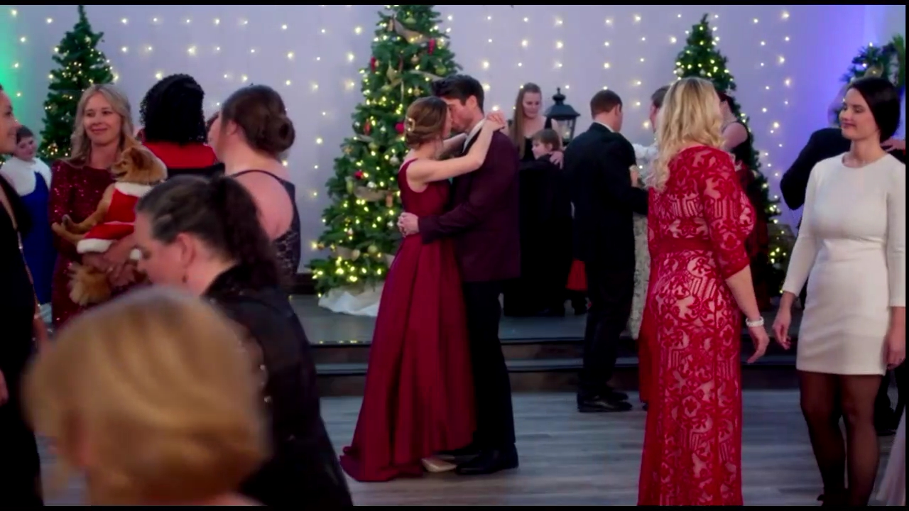 VampireDiariesWorld-CoupledUpForChristmas5039.jpg