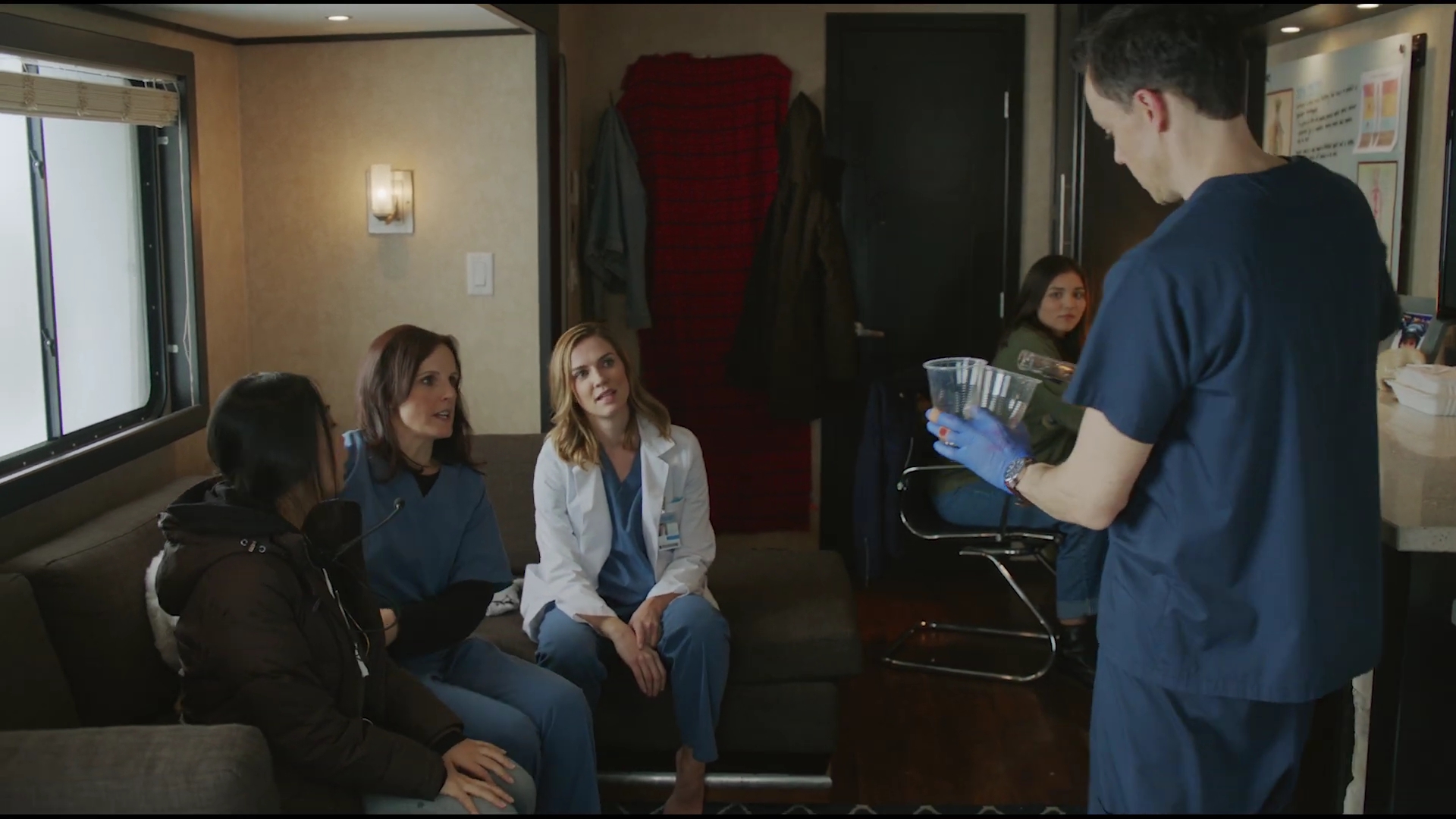 VampireDiariesWorld-dot-nl_HospitalShow1x04-0230.jpg