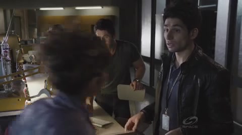 VampireDiariesWorld-dot-org_PrimevalNewWorldS01E01-1015.jpg