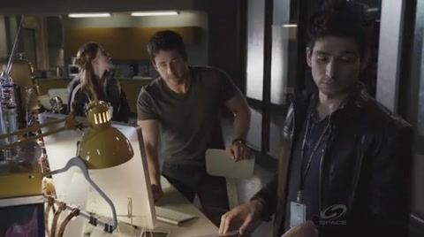 VampireDiariesWorld-dot-org_PrimevalNewWorldS01E01-1016.jpg