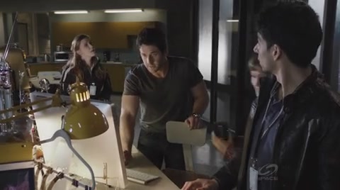 VampireDiariesWorld-dot-org_PrimevalNewWorldS01E01-1017.jpg