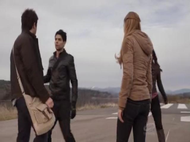 VampireDiariesWorld-dot-org_PrimevalNewWorldS01E03-2489.jpg