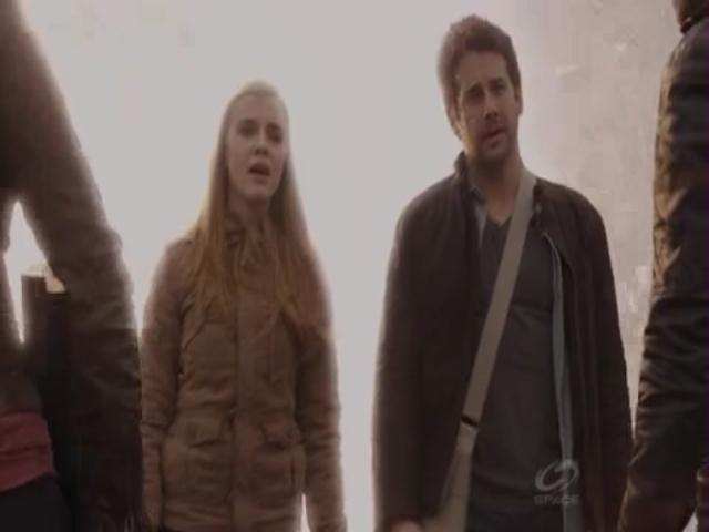 VampireDiariesWorld-dot-org_PrimevalNewWorldS01E03-2511.jpg