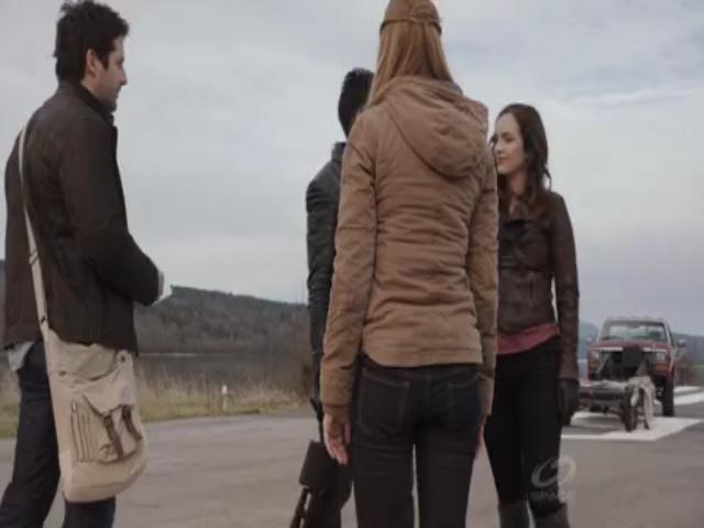 VampireDiariesWorld-dot-org_PrimevalNewWorldS01E03-2528.jpg