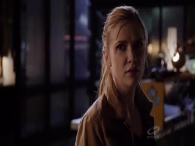 VampireDiariesWorld-dot-org_PrimevalNewWorldS01E05-2453.jpg