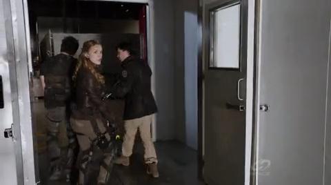 VampireDiariesWorld-dot-org_PrimevalNewWorldS01E13-1031.jpg