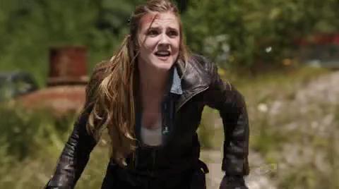VampireDiariesWorld-dot-org_PrimevalNewWorldS01E13-2236.jpg