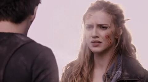 VampireDiariesWorld-dot-org_PrimevalNewWorldS01E13-2452.jpg