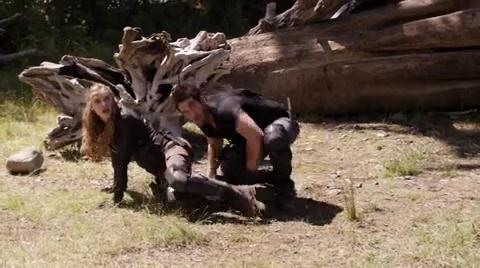 VampireDiariesWorld-dot-org_PrimevalNewWorldS01E13-2488.jpg