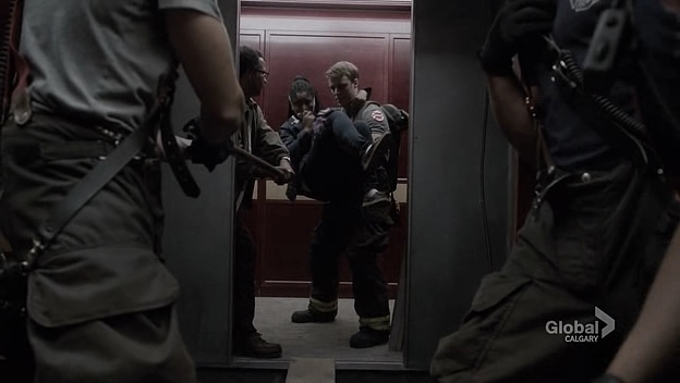 VampireDiariesWorld_dot_nl-ChigagoFire4x03-1764.jpg