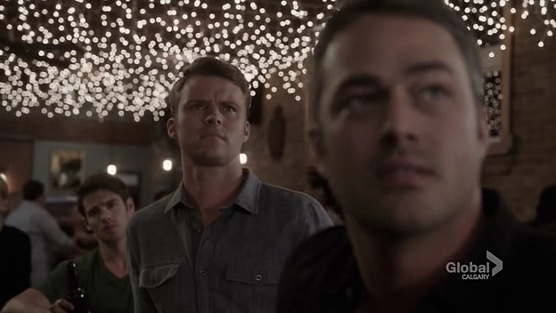 VampireDiariesWorld_dot_nl-ChigagoFire4x03-2212.jpg