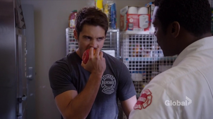 VampireDiariesWorld-dot-nl_ChigagoFire5x01-0291.jpg