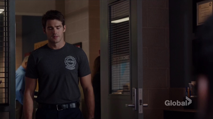 VampireDiariesWorld-dot-nl_ChigagoFire5x01-0589.jpg