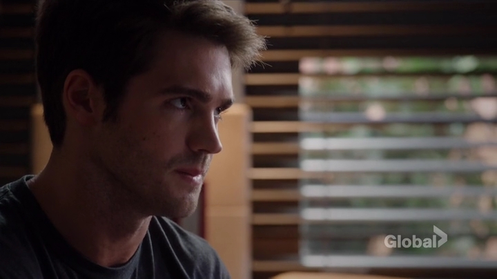 VampireDiariesWorld-dot-nl_ChigagoFire5x01-0616.jpg