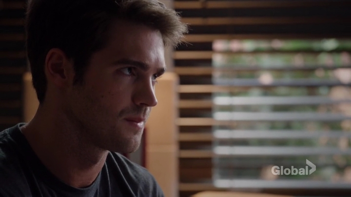 VampireDiariesWorld-dot-nl_ChigagoFire5x01-0617.jpg