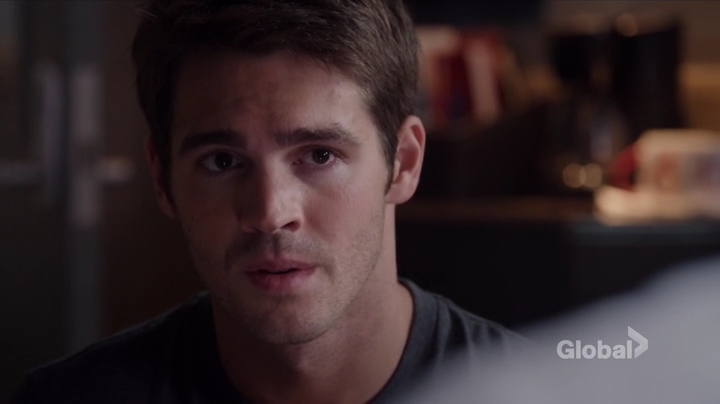 VampireDiariesWorld-dot-nl_ChigagoFire5x01-0644.jpg