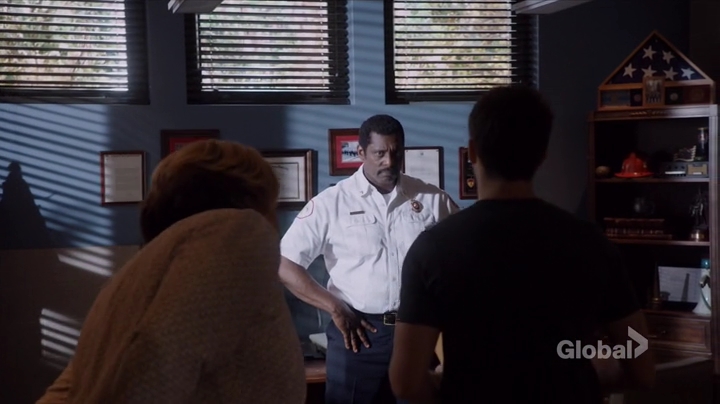 VampireDiariesWorld-dot-nl_ChigagoFire5x01-1080.jpg