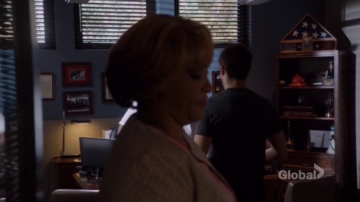 VampireDiariesWorld-dot-nl_ChigagoFire5x01-1081.jpg