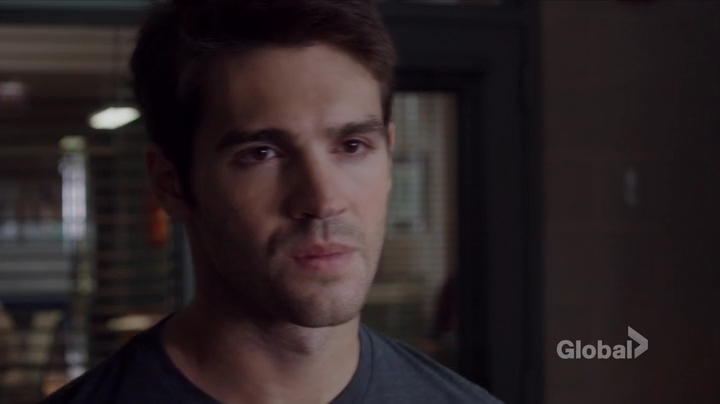VampireDiariesWorld-dot-nl_ChigagoFire5x01-1119.jpg